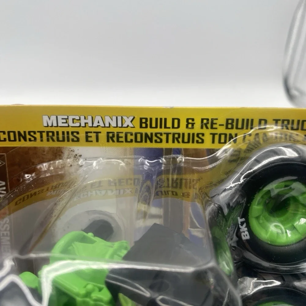 Monster Jam Grave Digger Mechanix Build & Rebuild‎ 1:43 Scale Monster Truck
